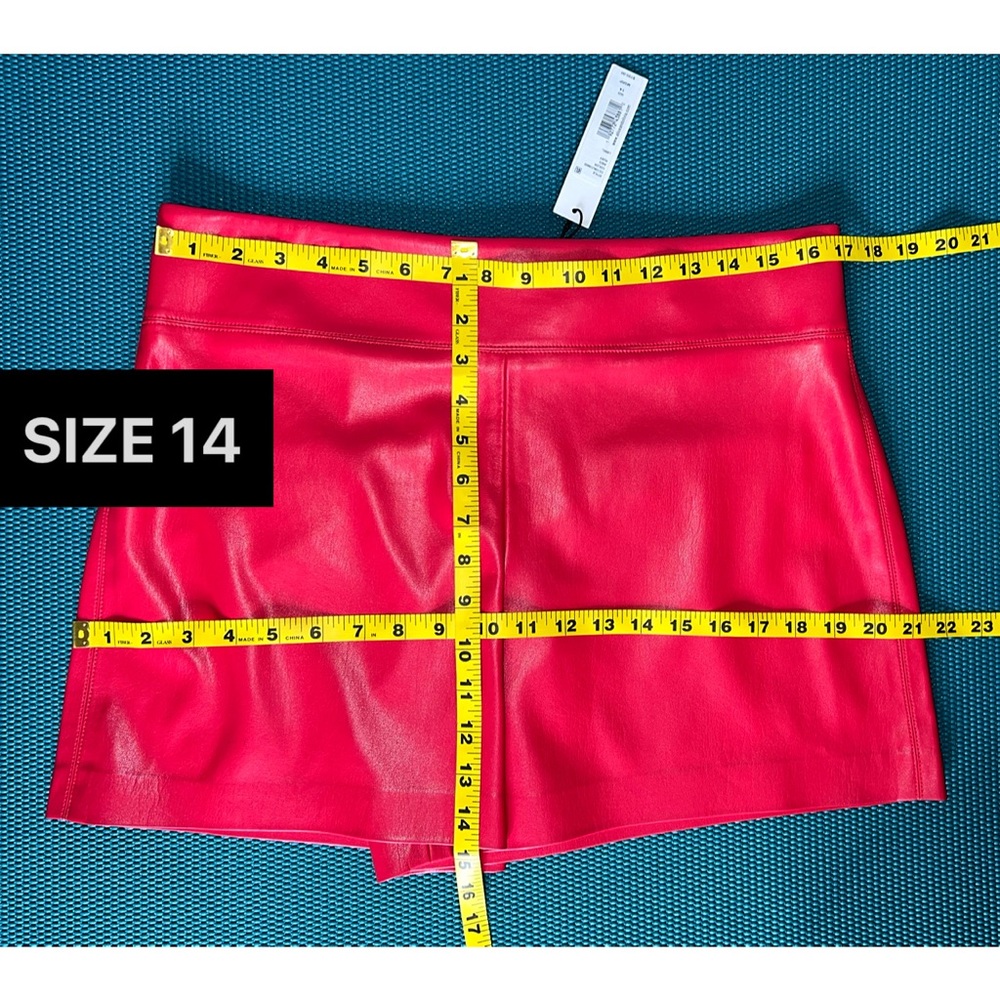 Alice + Olivia Donald Red Vegan Leather Wide Waistband Shorts - Picture 14 of 16